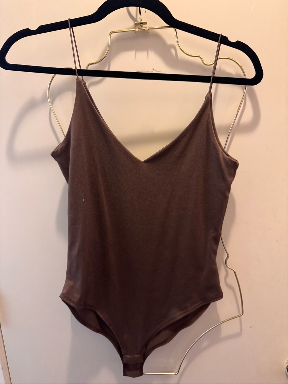 gaze Brown V‑Neck Spaghetti Strap Bodysuit
